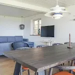 Сasa de vacaciones Stunning In With Kitchen *