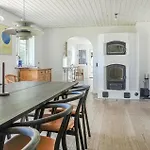 Сasa de vacaciones Stunning In With Kitchen *