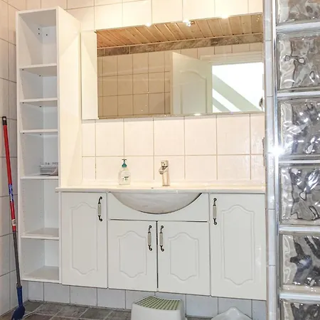 Сasa de vacaciones Stunning In With Kitchen *
