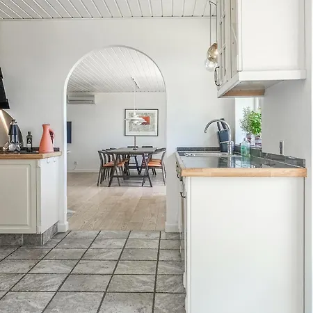 Stunning In With Kitchen