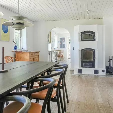 Сasa de vacaciones Stunning In With Kitchen *